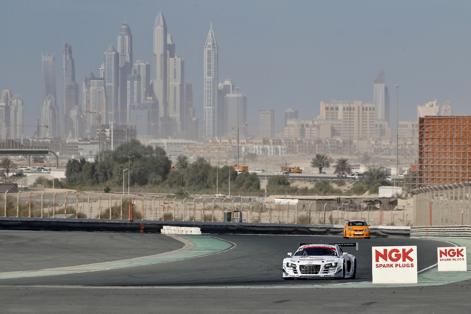 Audi týmu K&K Duck Racing má úspěšně za sebou první vytrvalostní závod v Dubaji