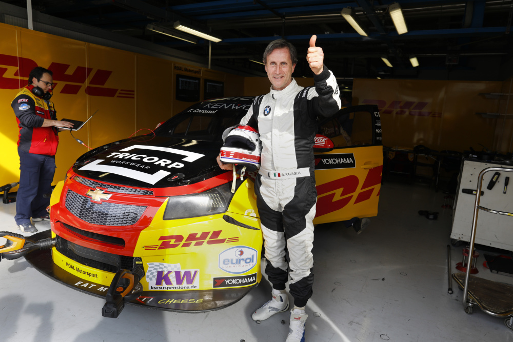 Legenda okruhů Ravaglia si vyzkoušel vůz WTCC. Svezení ve “svém” chevroletu si užil – galerie Legenda okruhů Ravaglia si vyzkoušel vůz WTCC. Svezení ve “svém” chevroletu si užil – galerie