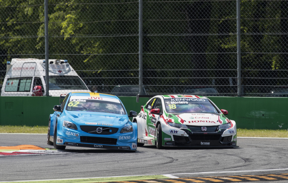 WTCC: V Monze slavili Chilton a Björk, v čele seriálu ale všem ujíždí Monteiro + video
