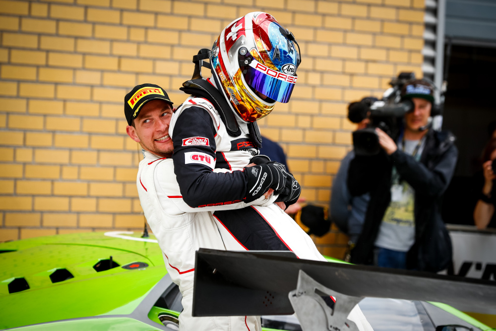 ADAC GT Masters: Také na domácí půdě obsazují Lamborghini od Grasserů stupně vítězů + foto + video ADAC GT Masters: Také na domácí půdě obsazují Lamborghini od Grasserů stupně vítězů + foto + video