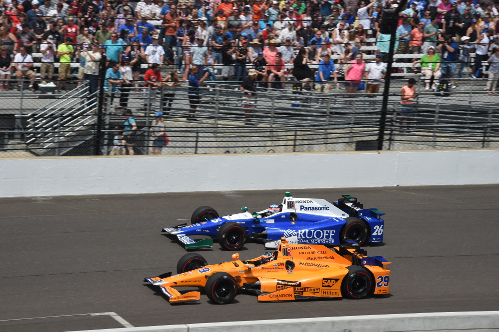 Enge o Indy 500: Alonso si počínal jako oválový profík! Enge o Indy 500: Alonso si počínal jako oválový profík!