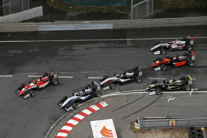 Z Formule 3 má být náhrada GP3, je to správný osud juniorské kategorie? Z Formule 3 má být náhrada GP3, je to správný osud juniorské kategorie?