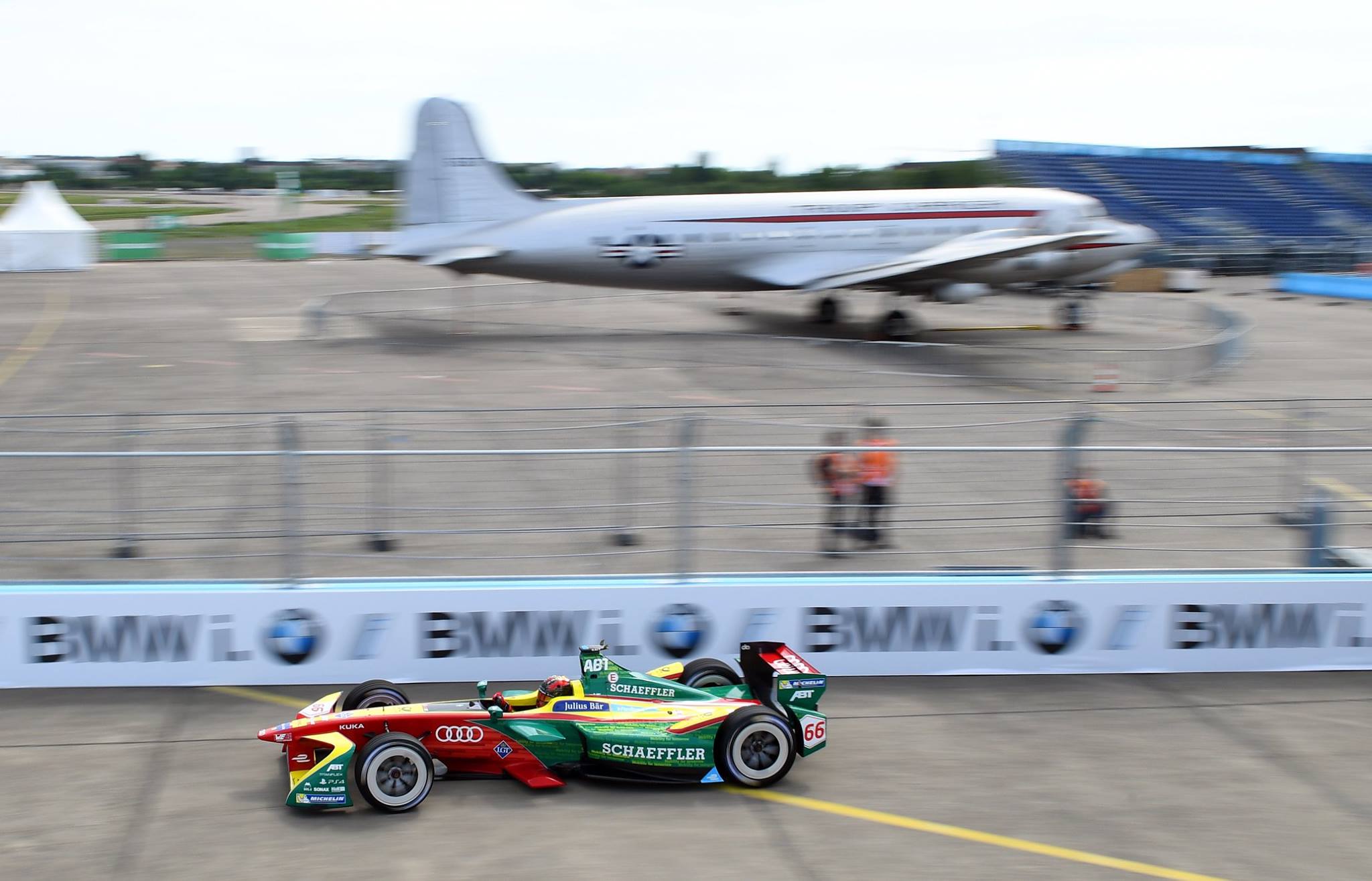 Formule E není pro F1 žádnou hrozbou, myslí si Steiner Formule E není pro F1 žádnou hrozbou, myslí si Steiner