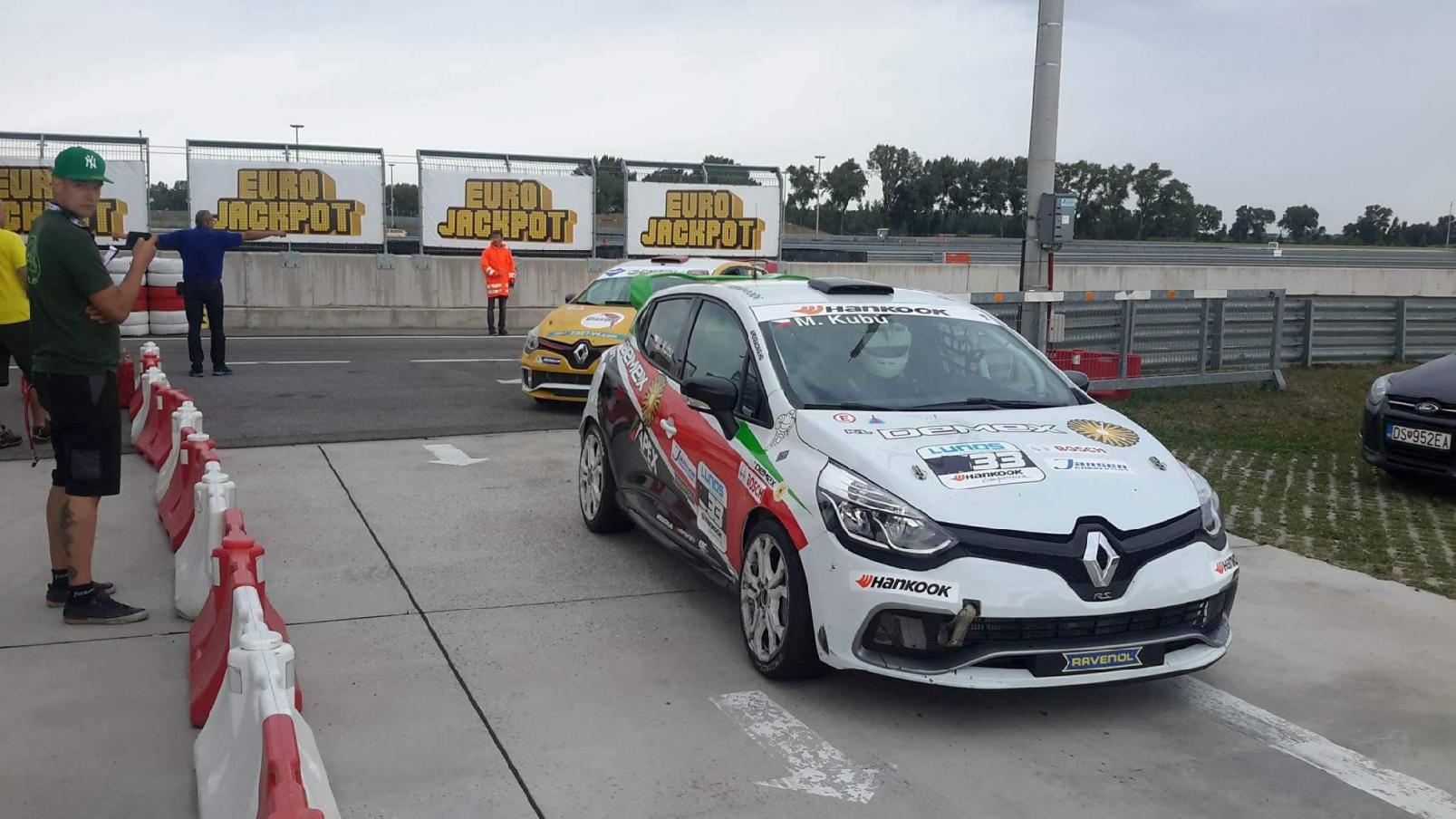 Matouš Kubů vítězem sobotního závodu Renault Clio Cupu IV na Slovakiaringu