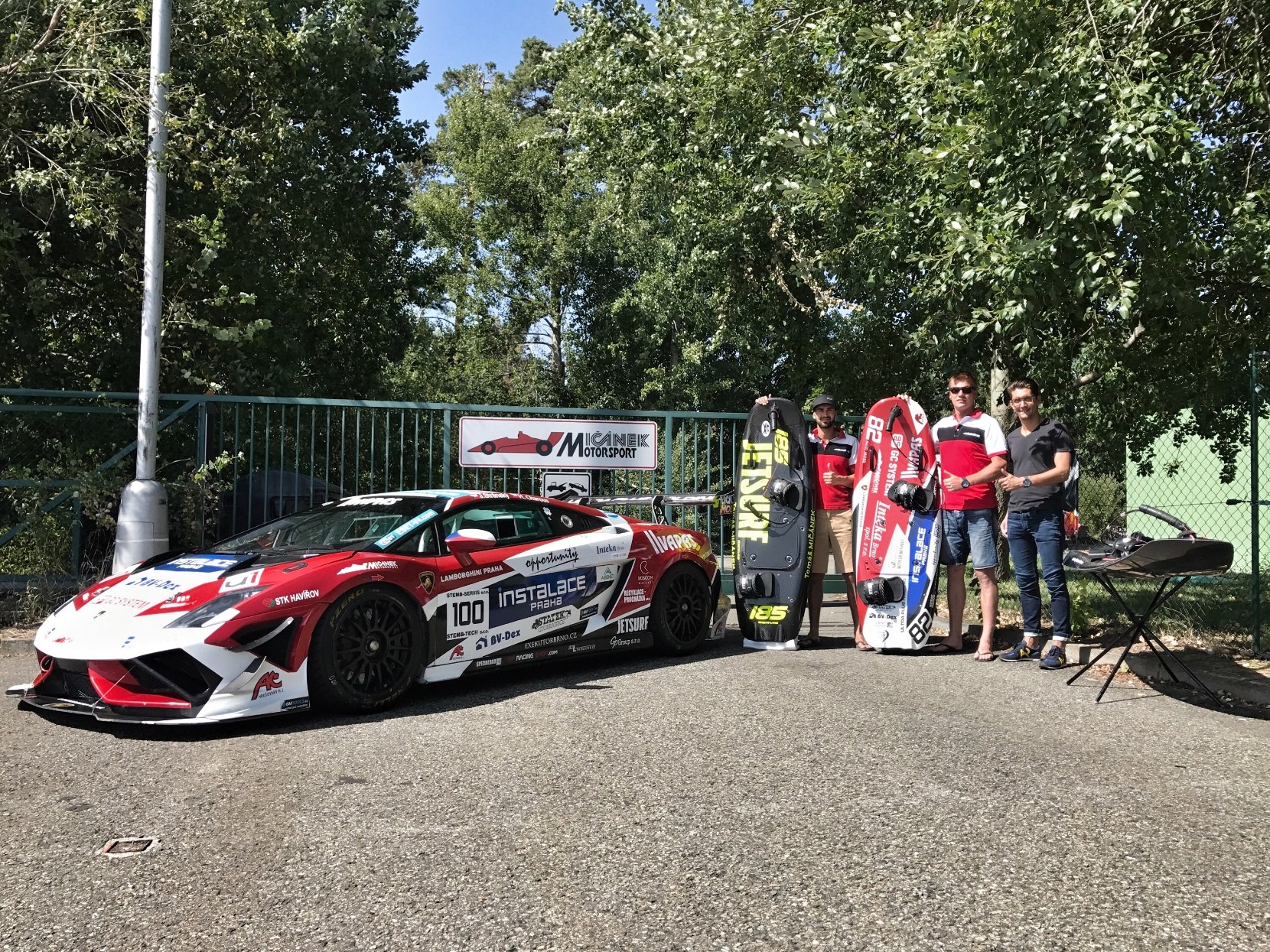 Mičánek Motorsport rozšiřuje své aktivity o závody na vodní hladině. Tým čeká premiéra v Mistrovství světa JetSurfů Mičánek Motorsport rozšiřuje své aktivity o závody na vodní hladině. Tým čeká premiéra v Mistrovství světa JetSurfů