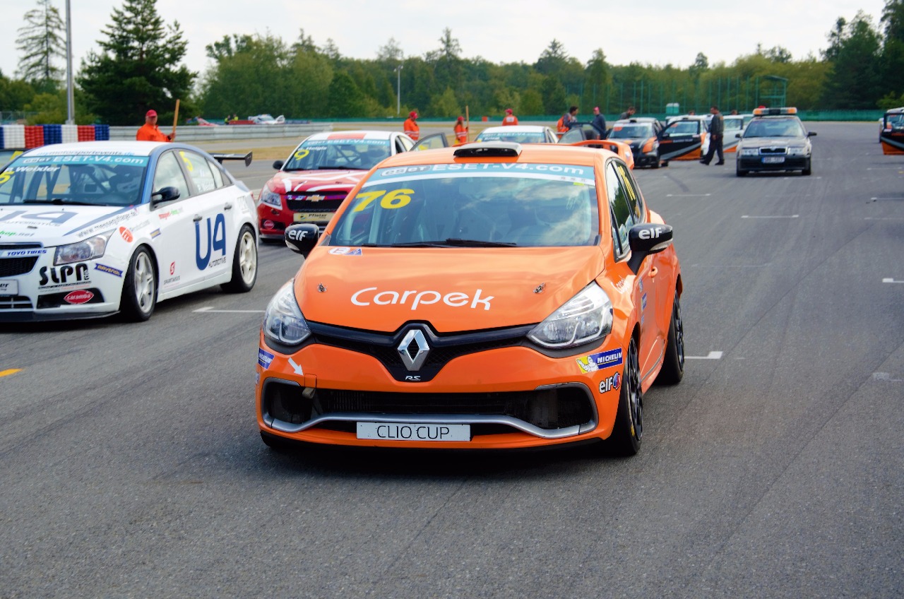Perfektní debut s Renaultem Clio, Václav Nimč vyhrál hned napoprvé