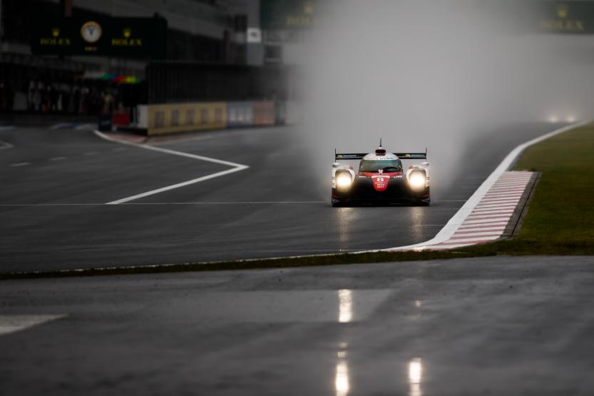 Zkrácený závod pod horou Fuji vyhrála Toyota #8 Zkrácený závod pod horou Fuji vyhrála Toyota #8