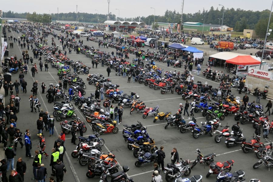 Závěr motorkářské sezóny jeďte pod plným plynem, Motoshow rekord je letos dvoudenní!