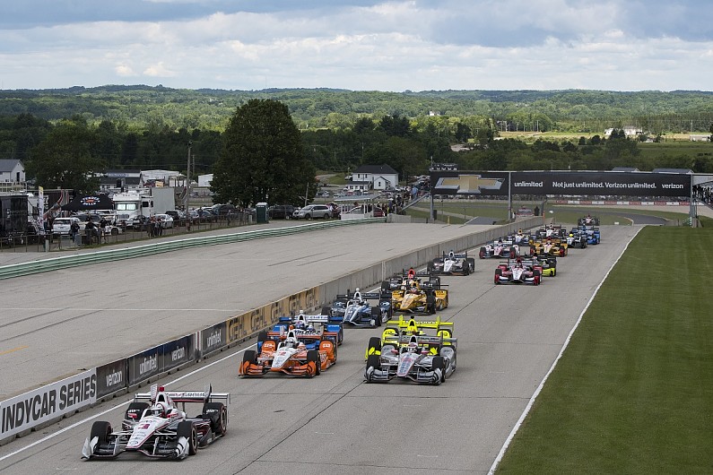 IndyCar láká třetí automobilku a vyhlíží závody mimo Ameriku