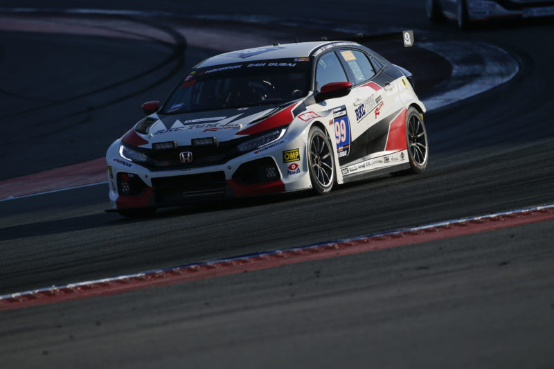 Honda Civic WTCR má za sebou úspěšnou závodní premiéru