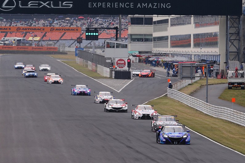 Alonso znovu rozhýbal kalendář, tentokát v Super GT Alonso znovu rozhýbal kalendář, tentokát v Super GT