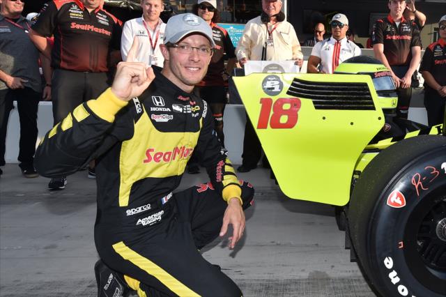 Ve Phoenixu odstartuje z pole position Bourdais