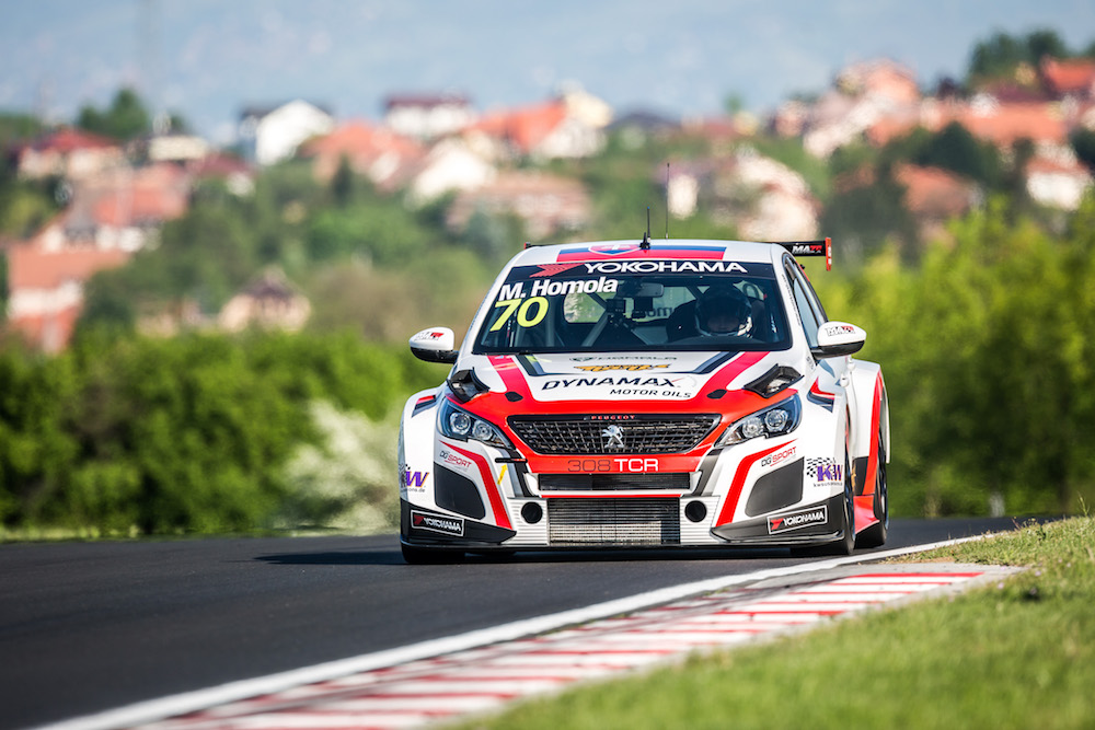 Smolná sobota pre Maťa Homolu na pretekoch WTCR v Maďarsku