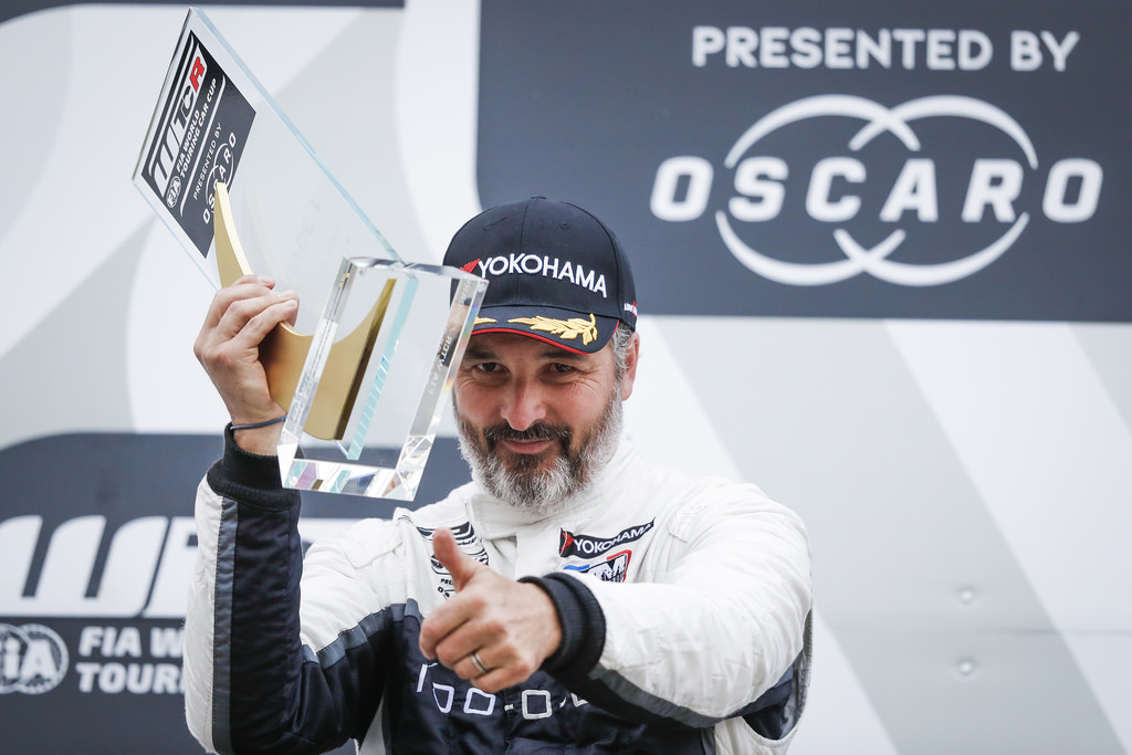 Víkend na Nordschleife otevřel vítězně Muller