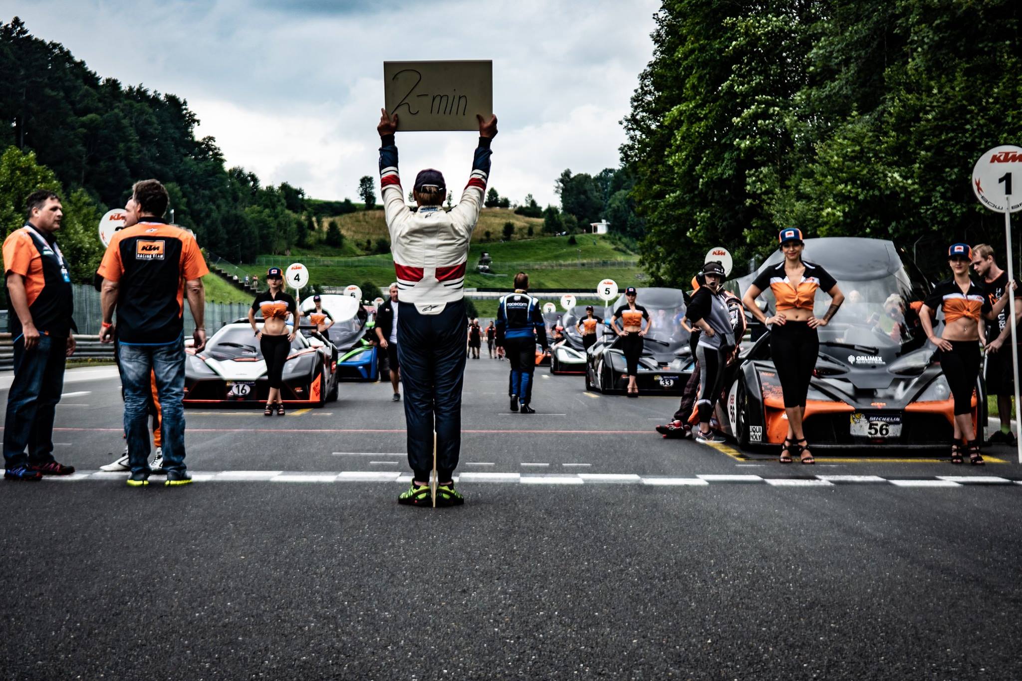 Salzburgring se týmu RTR Projects zalíbil. Jezdci ze čtvrtého podniku odvezli šest pódiových umístění Salzburgring se týmu RTR Projects zalíbil. Jezdci ze čtvrtého podniku odvezli šest pódiových umístění