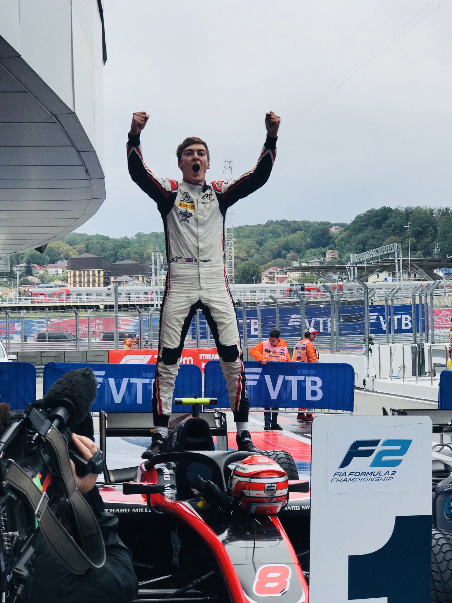 Formule 2 v Soči: Deštěm ovlivněný sprint ovládl Russell a je blízko titulu