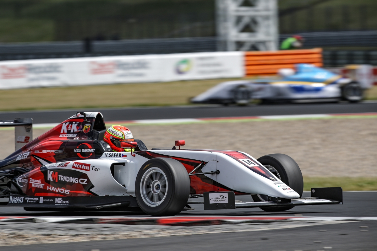 Formulový šampion Vašek Šafář startuje v Brně s formulí 3! Formulový šampion Vašek Šafář startuje v Brně s formulí 3!