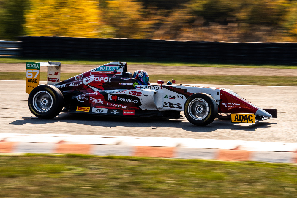 František Pros debutoval ve formuli 4 na autodromu v Mostě