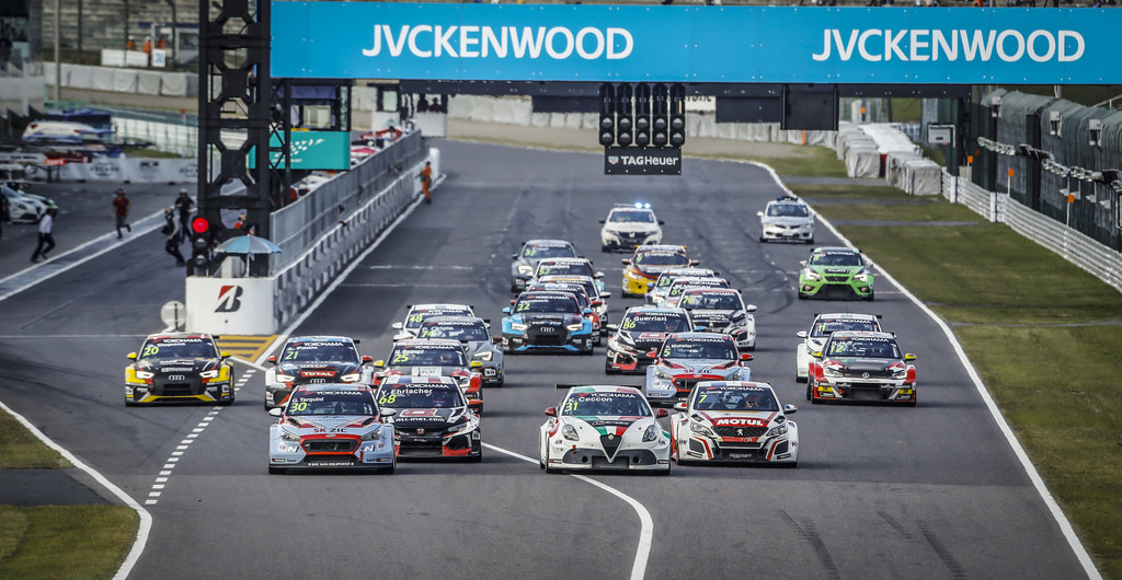 WTCR na Suzuce: V předposledním podniku sezony triumfovali Ceccon, Huff a Tarquini