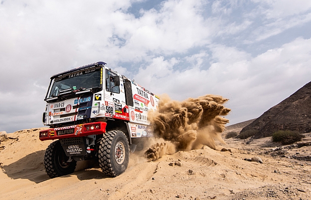 Těžký začátek, shodli se oba piloti Tatra Buggyra Racing! Těžký začátek, shodli se oba piloti Tatra Buggyra Racing!