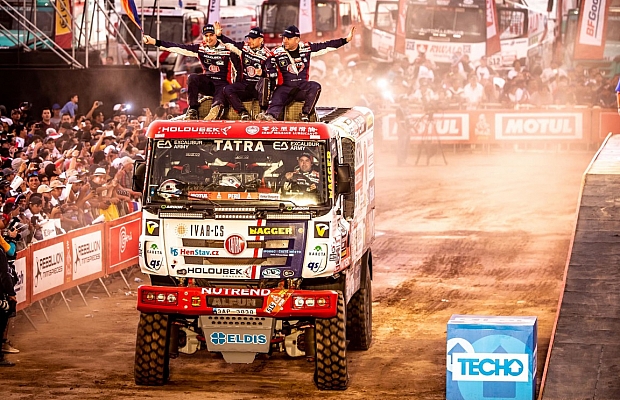 Jednačtyřicátý ročník rally Dakar zahájen! Kolomý se Šoltysem se představili na podiu! Jednačtyřicátý ročník rally Dakar zahájen! Kolomý se Šoltysem se představili na podiu!