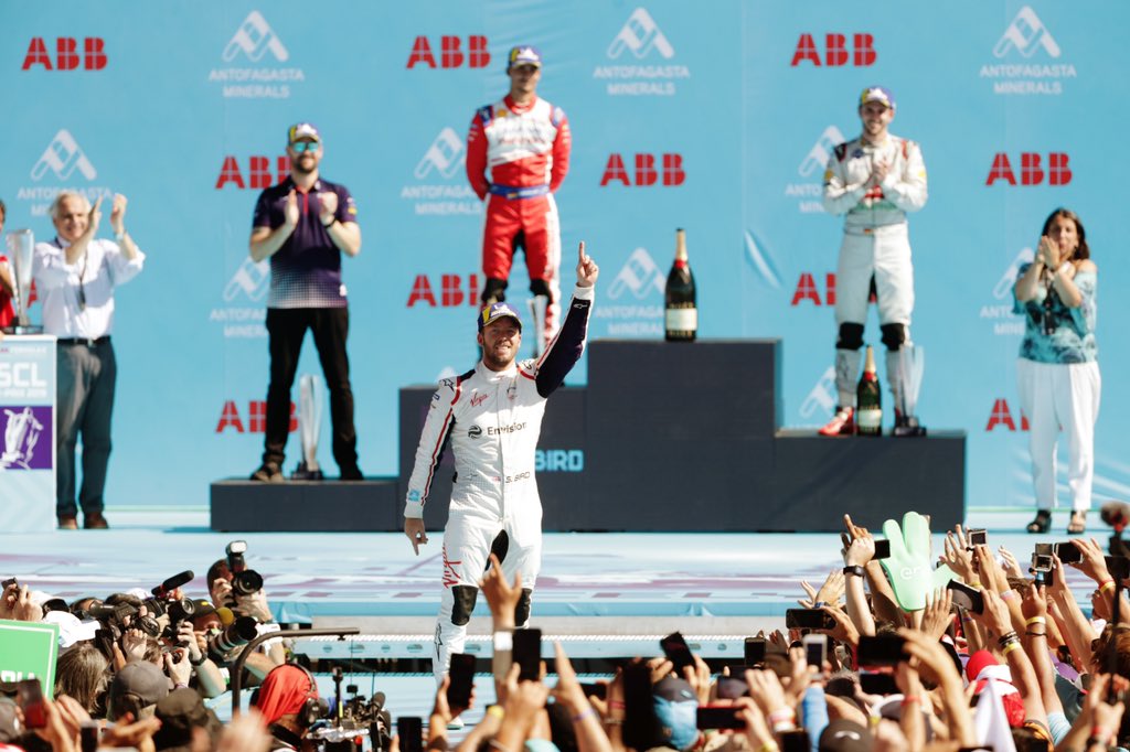 Formule E v Santiagu: Nejteplejší závod v historii ovládl Bird a převzal vedení v šampionátu Formule E v Santiagu: Nejteplejší závod v historii ovládl Bird a převzal vedení v šampionátu
