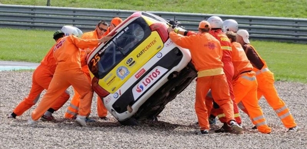 Traťoví komisaři mosteckého autodromu se dozvěděli o novinkách letošní sezony