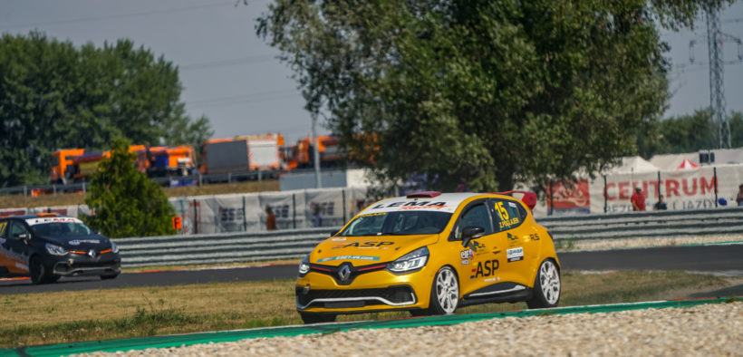 Zoran Poglajen zůstává věrný Renaultu Clio Zoran Poglajen zůstává věrný Renaultu Clio
