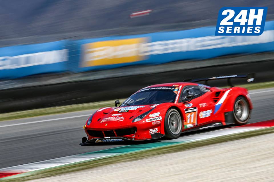 12H Mugello – Po prvních třech hodinách je na čele Ferrari týmu Scuderia Praha, vedení drží i posádka týmu RTR Projects