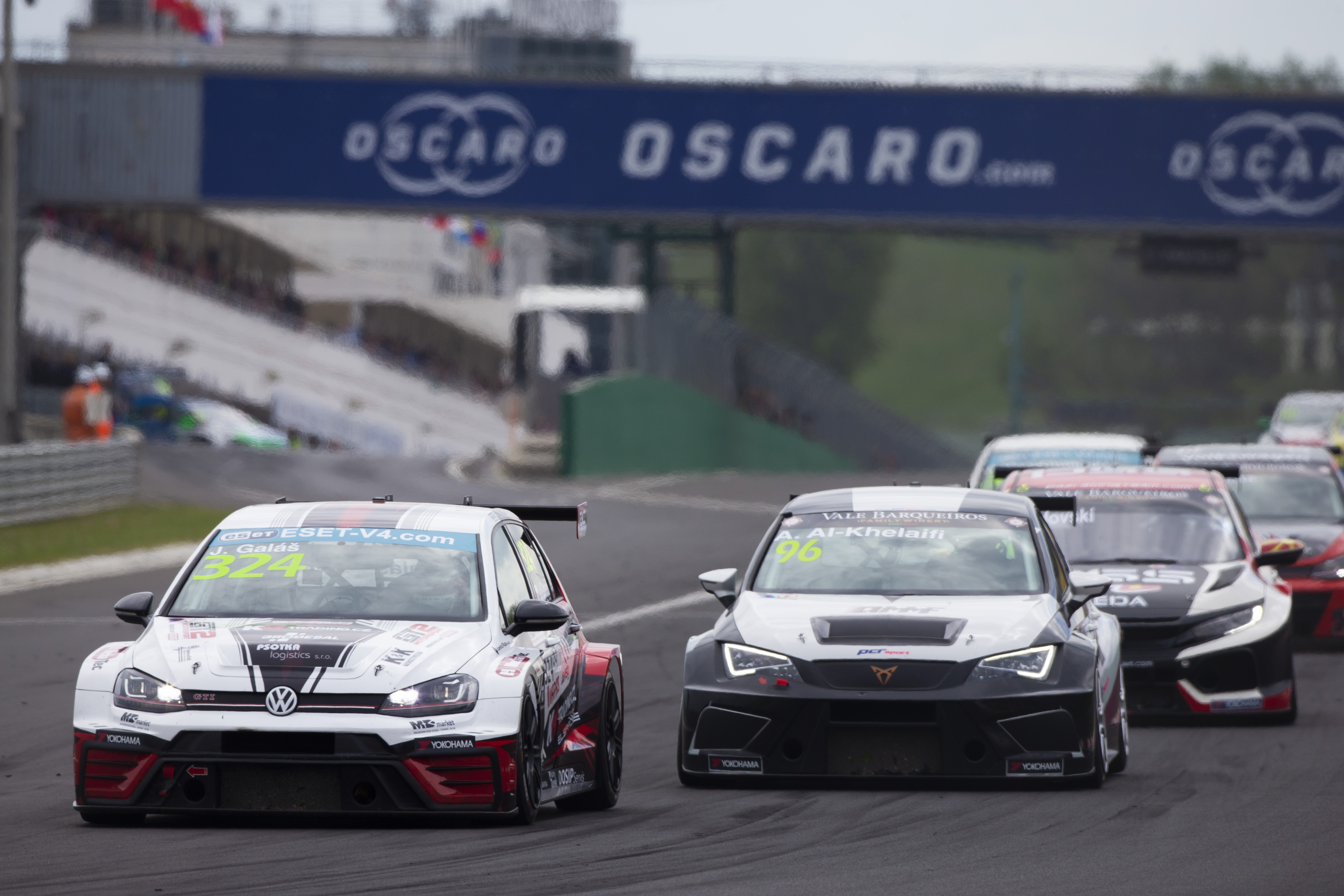 Vydařená ale i smolná premiéra Jáchyma Galáše v TCR Eastern Europe