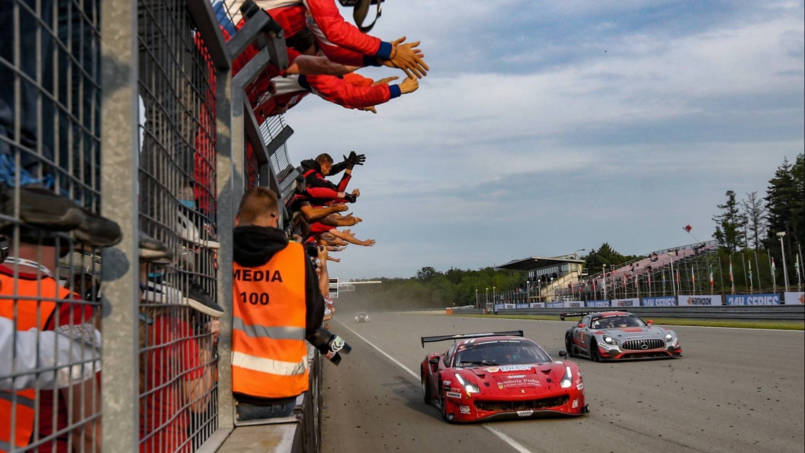 Scuderia Praha vítězí v domácím závodě 12H BRNO