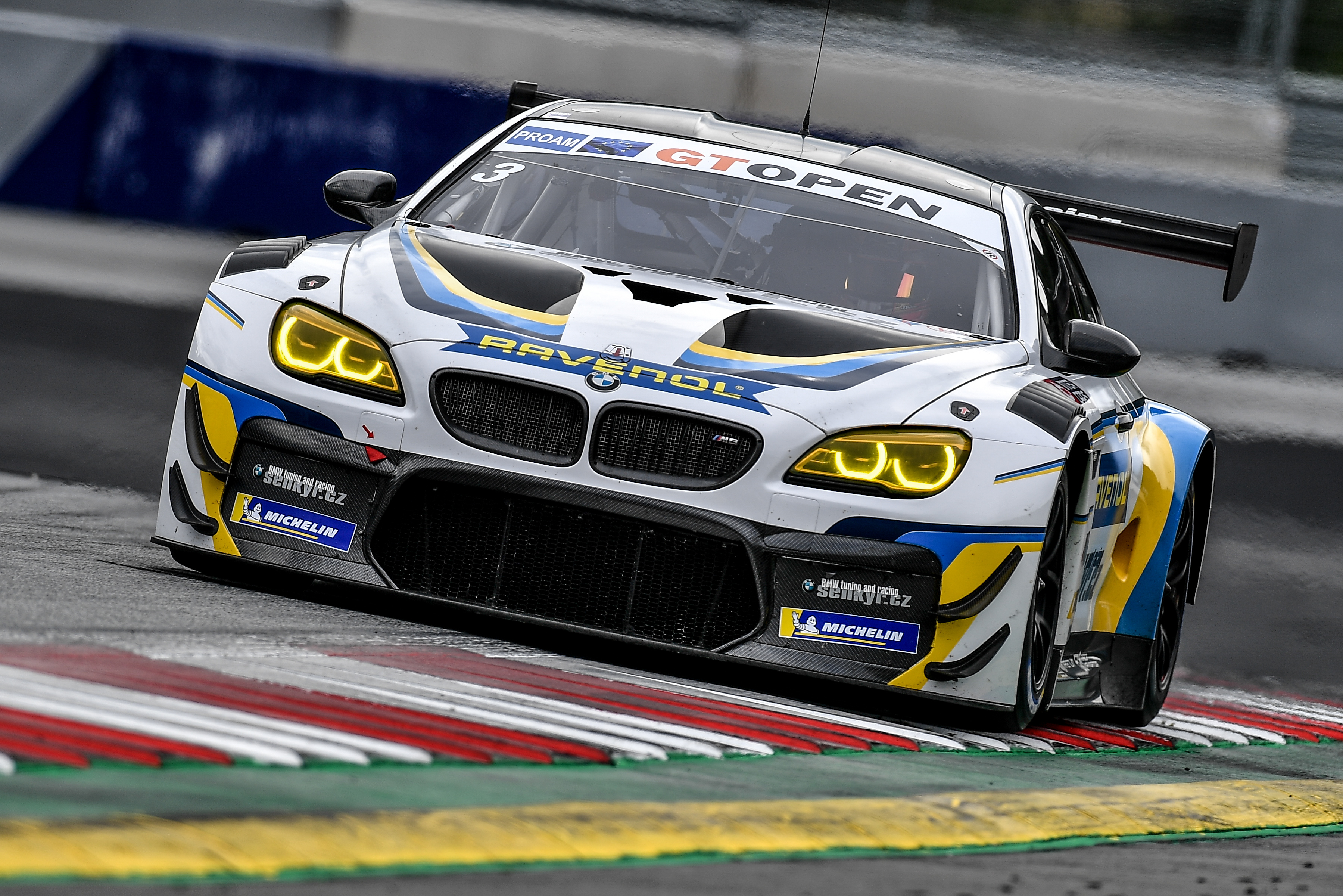 V týmu Šenkýř Motorsport vládne po pátku spokojenost