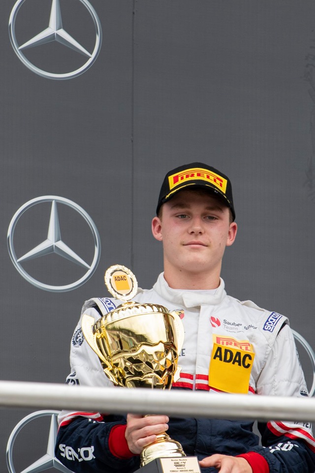Staněk oslavil před zraky elity nováčkovský triumf
