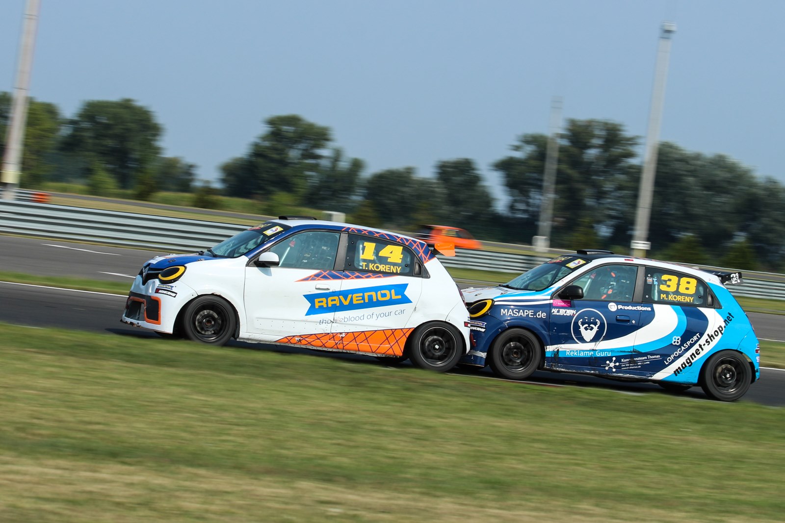 V Twingo Cupu slaví premiérové vítězství Matěj Korený V Twingo Cupu slaví premiérové vítězství Matěj Korený