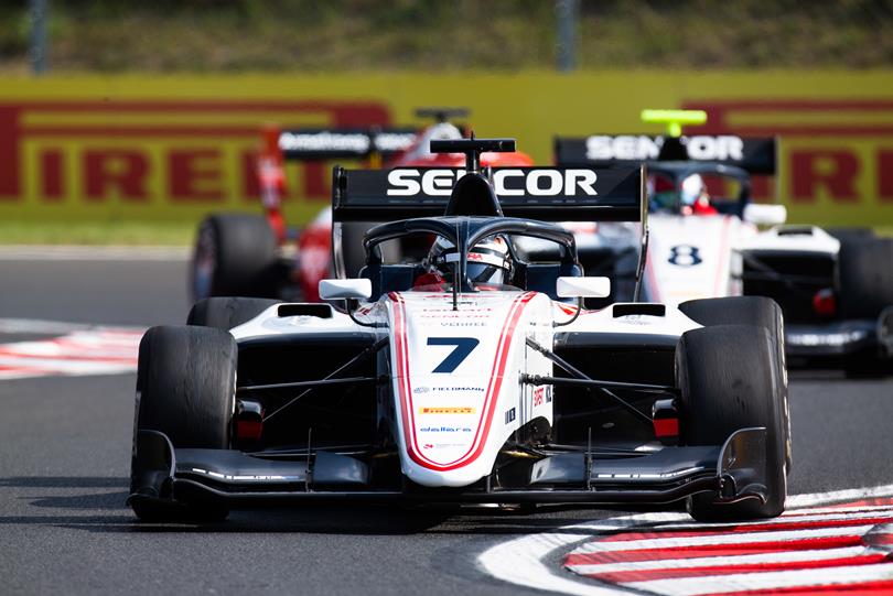 Volný trénink F3 zvládl z Charouzovců nejlépe Zendeli Volný trénink F3 zvládl z Charouzovců nejlépe Zendeli