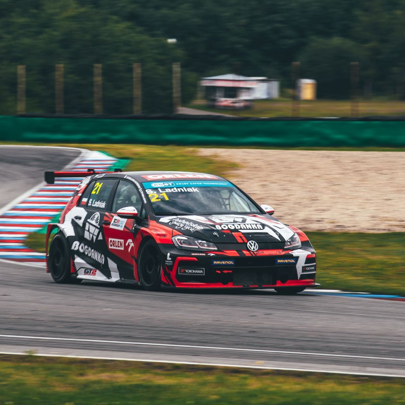 Ladniak pokračuje s GT2 Motorsportem